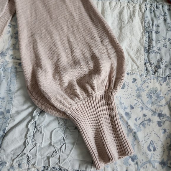 Womens soft rose colored sweater - Picture 4 of 8
